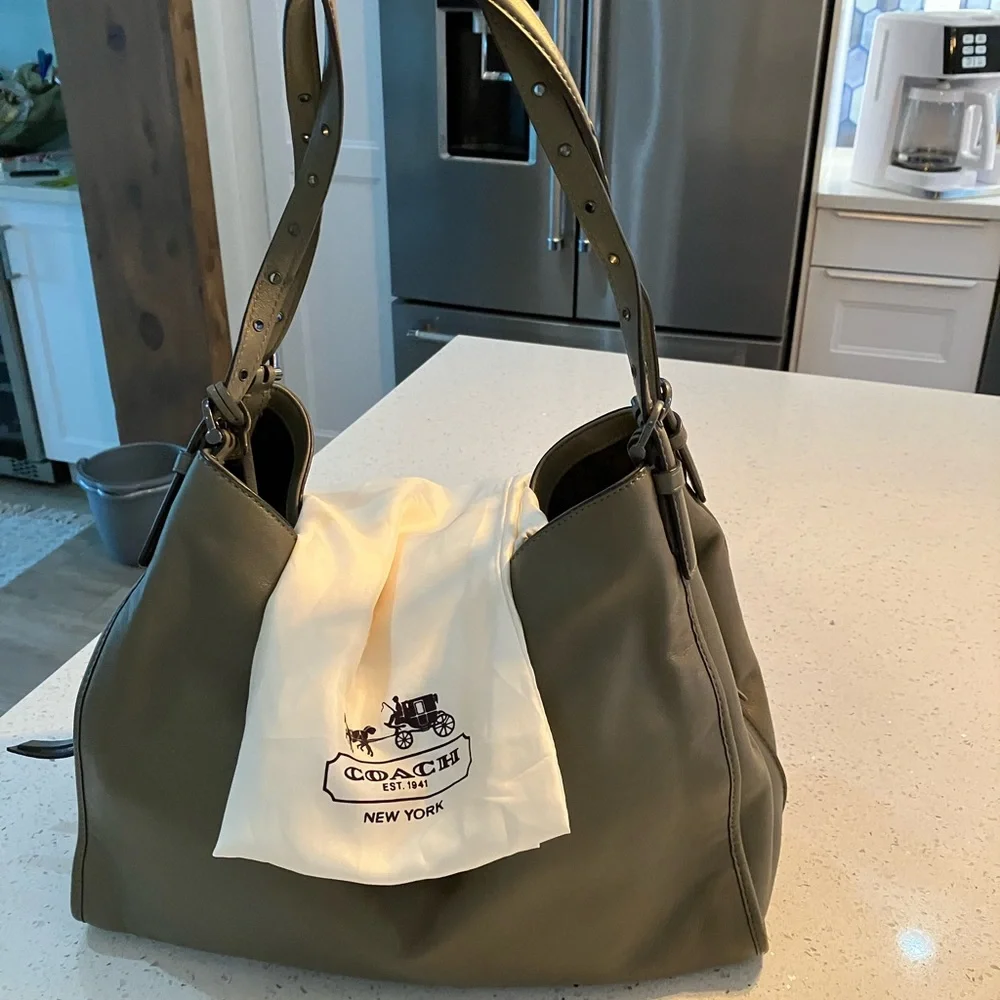 Coach Edie bag with 3 turn lock adjustable closures - Picture 10 of 14
